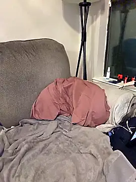 Snapshot of Icebearsticlese chatting on March 26, 2026, 2:43 am Icebearsticlese online show from March 26, 2026, 2:43 am