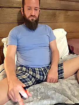 Snapshot of Icebearsticlese chatting on February 9, 2026, 3:04 am Icebearsticlese online show from February 9, 2026, 3:04 am