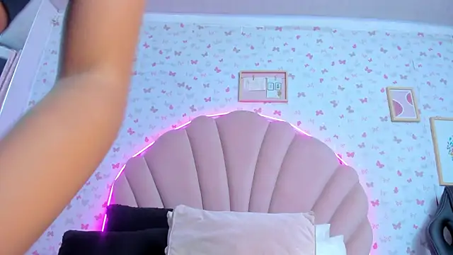 Snapshot of ashlyleee_ chatting on December 9, 2024, 11:58 am ashlyleee online show from December 9, 2024, 11:58 am