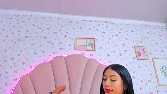 Snapshot of ashlyleee_ chatting on December 17, 2024, 3:38 pm ashlyleee online show from December 17, 2024, 3:38 pm