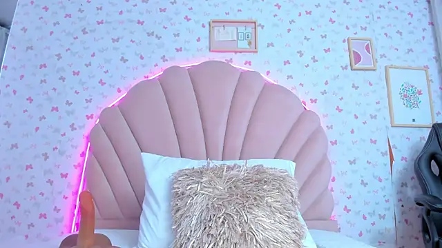 Snapshot of ashlyleee_ chatting on December 24, 2024, 12:44 pm ashlyleee online show from December 24, 2024, 12:44 pm