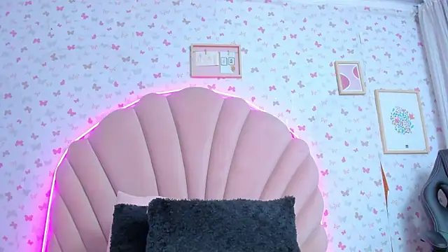 Snapshot of ashlyleee_ chatting on December 11, 2024, 12:12 pm ashlyleee online show from December 11, 2024, 12:12 pm