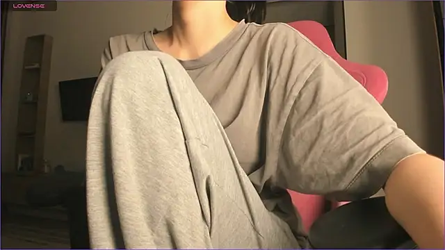 sweetiebunny22 online show from February 18, 2026, 12:01 pm