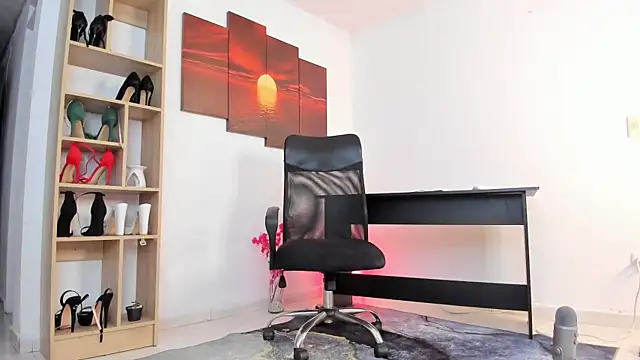 Lia Copper online show from March 8, 2025, 2:30 pm