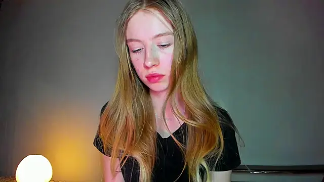 minidivaa  online show from April 8, 2026, 7:59 pm