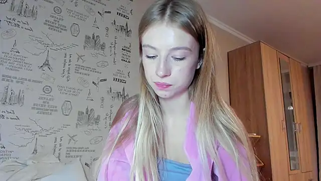 minidivaa  online show from October 13, 2025, 7:04 pm