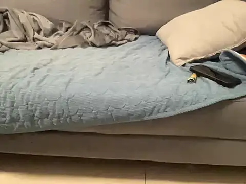 4small4inchlol online show from November 23, 2025, 4:06 pm