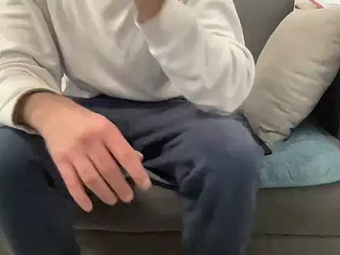 4small4inchlol online show from February 21, 2026, 2:08 pm