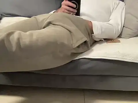 4small4inchlol online show from December 22, 2025, 12:44 am