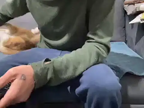 4small4inchlol online show from March 10, 2025, 5:29 pm