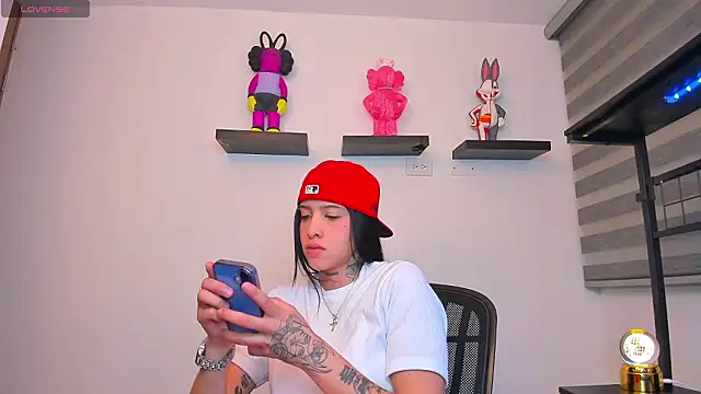 Gangster Girl online show from March 12, 2026, 6:28 am