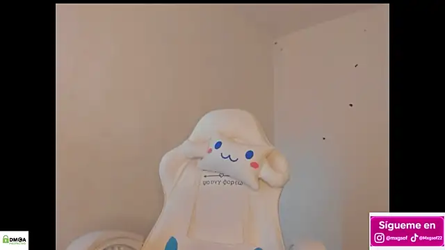 meganthompsonn22 online show from November 14, 2025, 4:32 pm