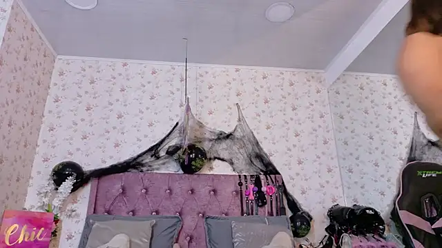 AvrillThomas online show from October 30, 2025, 7:11 pm