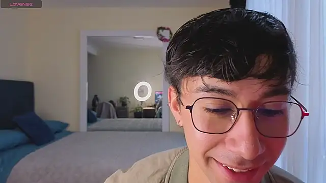 cameron cum online show from December 3, 2025, 11:09 am