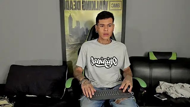 Snapshot of jamesinked_ chatting on March 21, 2025, 4:18 pm jamesinked online show from March 21, 2025, 4:18 pm
