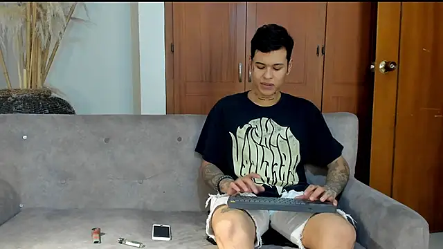 jamesinked  online show from October 28, 2025, 7:24 pm