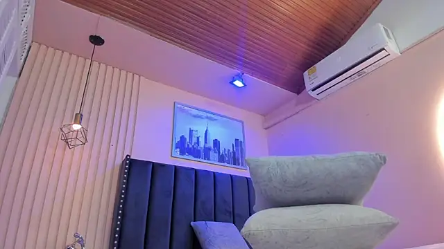 viiolett lee online show from April 17, 2026, 8:44 pm