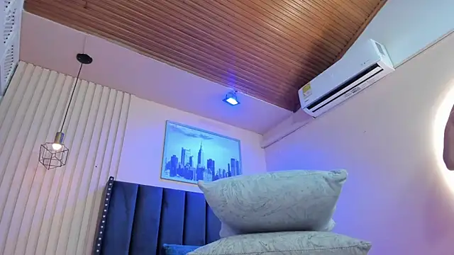 Snapshot of viiolett_lee chatting on February 21, 2026, 2:30 pm viiolett lee online show from February 21, 2026, 2:30 pm