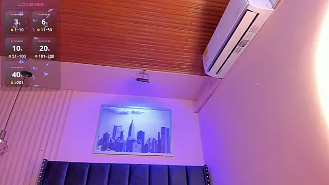 Snapshot of viiolett_lee chatting on February 12, 2025, 11:30 pm viiolett lee online show from February 12, 2025, 11:30 pm