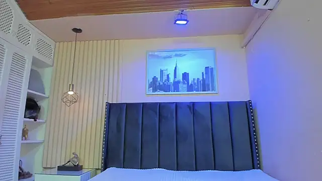 viiolett lee online show from March 29, 2026, 8:32 pm