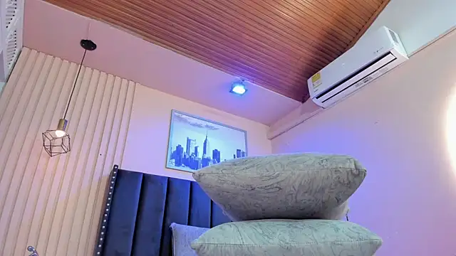 Snapshot of viiolett_lee chatting on February 3, 2026, 7:52 pm viiolett lee online show from February 3, 2026, 7:52 pm