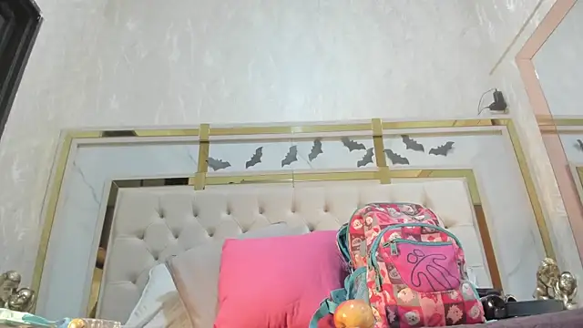 Victoriaa millers online show from October 30, 2025, 7:11 pm