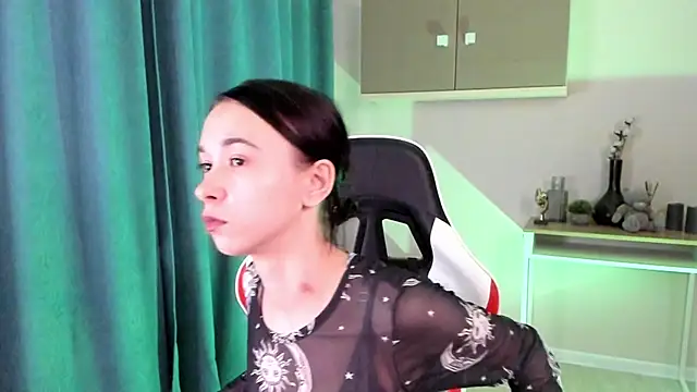 LilithStrangfor online show from December 16, 2024, 11:01 am