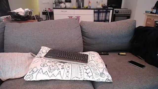 P4RtYBOII92 online show from September 17, 2025, 11:34 am