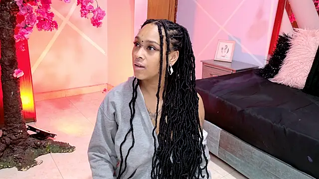 Elith noa online show from November 18, 2025, 7:28 pm