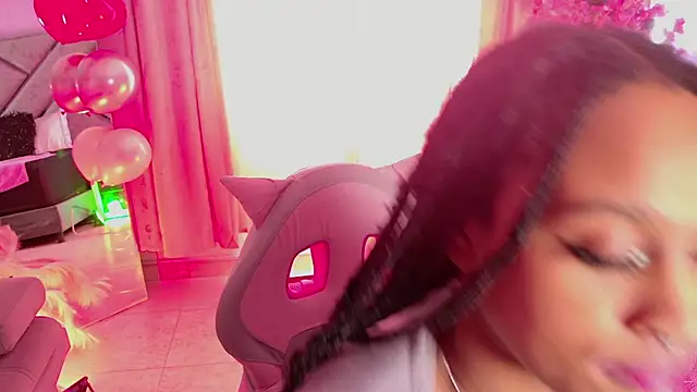 Snapshot of Elith_noa chatting on February 18, 2026, 7:43 pm Elith noa online show from February 18, 2026, 7:43 pm