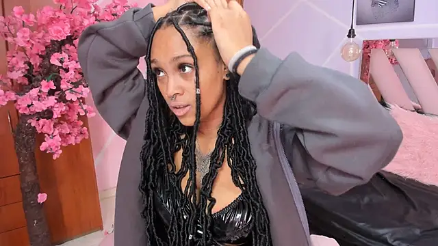 Elith noa online show from September 17, 2025, 7:27 pm