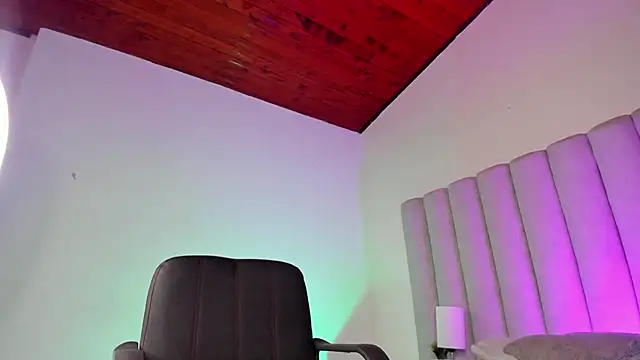 Snapshot of briannajackson_ chatting on February 19, 2025, 2:33 pm briannajackson online show from February 19, 2025, 2:33 pm