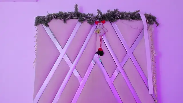  miaquevedo  online show from December 17, 2025, 1:38 pm