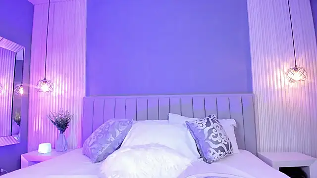 Snapshot of CaitlynCouper chatting on October 1, 2025, 10:57 pm CaitlynCouper online show from October 1, 2025, 10:57 pm