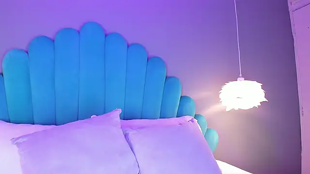 Snapshot of CaitlynCouper chatting on March 15, 2025, 11:17 pm CaitlynCouper online show from March 15, 2025, 11:17 pm