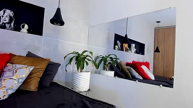 BERGINY  online show from February 19, 2025, 8:10 pm