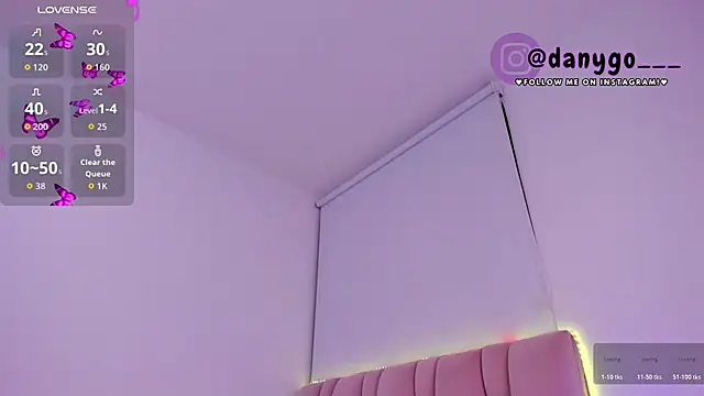 ZarianaEvanz online show from November 21, 2025, 11:26 pm