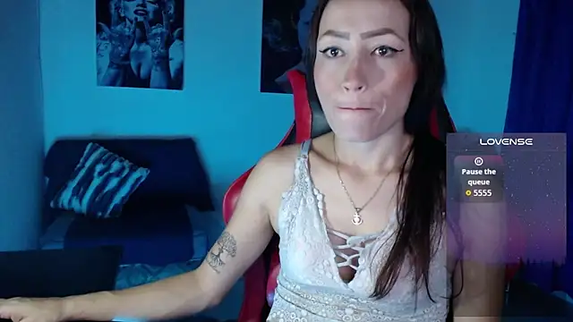 Sara-Guzman1 online show from April 17, 2026, 3:42 am