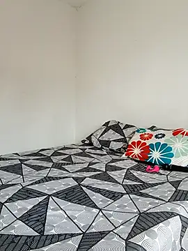 Snapshot of LEIRIS_Y_FRED_01 chatting on February 19, 2026, 5:54 pm LEIRIS Y FRED 01 online show from February 19, 2026, 5:54 pm