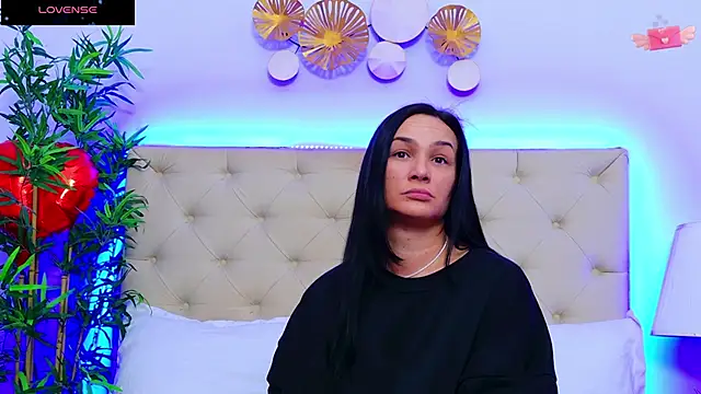 DaliyaArabian online show from March 19, 2025, 2:24 pm