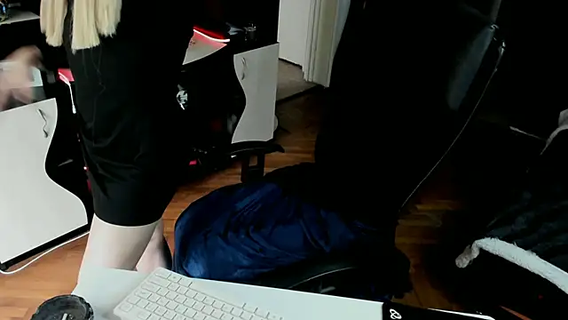 EvelynLexy online show from November 14, 2025, 11:36 am