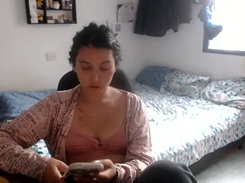 Snapshot of HannaKlein chatting on January 5, 2026, 6:44 pm HannaKlein online show from January 5, 2026, 6:44 pm