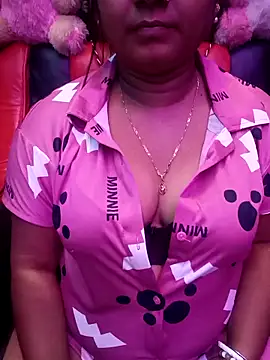 Snapshot of ella_mariya chatting on February 19, 2026, 10:18 pm ella mariya online show from February 19, 2026, 10:18 pm