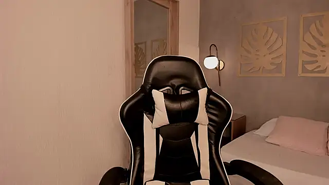 caro03x online show from November 28, 2025, 2:12 am