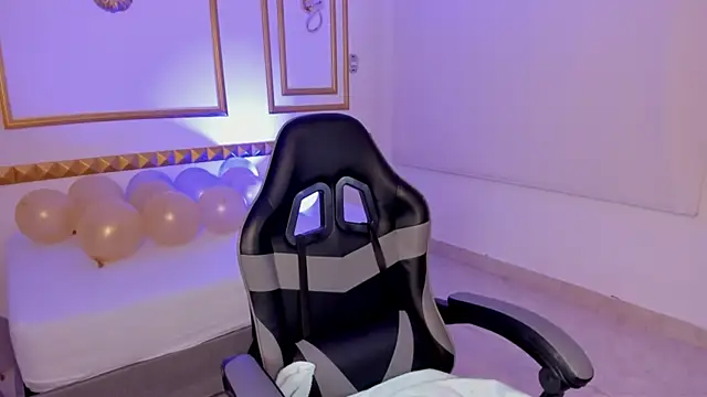 caro03x online show from November 5, 2025, 2:14 am