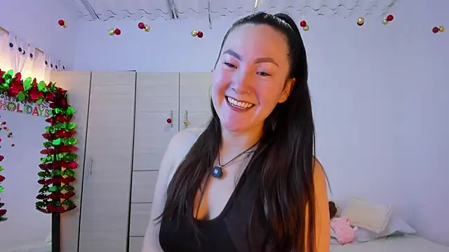 Elle Lee  online show from December 4, 2025, 3:44 pm