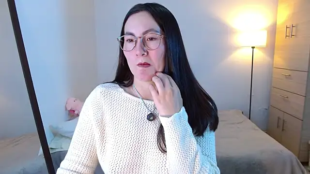 Elle Lee  online show from March 29, 2026, 5:31 am