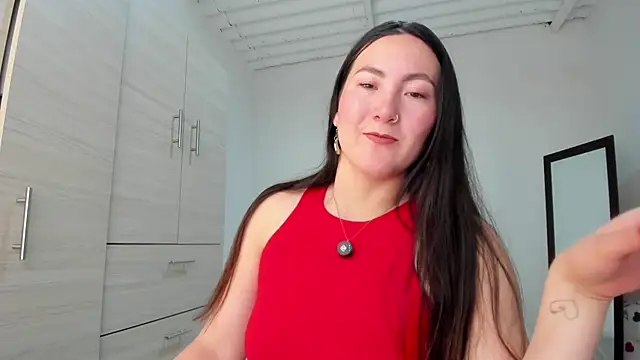 Elle Lee  online show from November 12, 2025, 4:33 pm