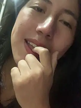 sarah12333 online show from May 18, 2026, 3:28 am