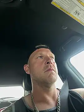 Mcpussypounder211 online show from July 8, 2026, 9:37 pm